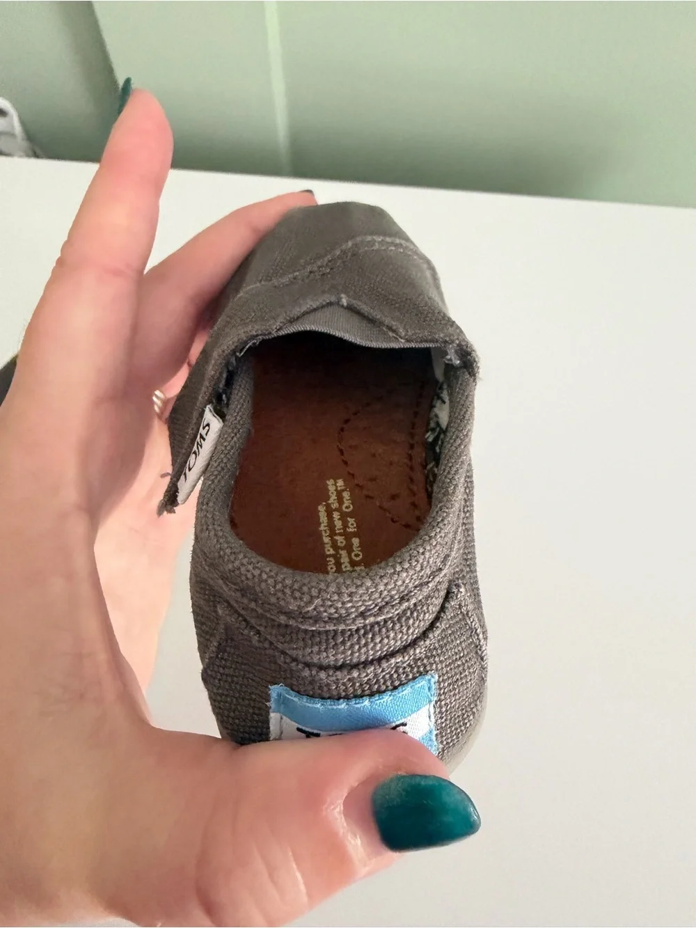TOMS Alpargatas Ash (gray-brown) Canvas Slip-On Casual Shoes Unisex Kids US 4